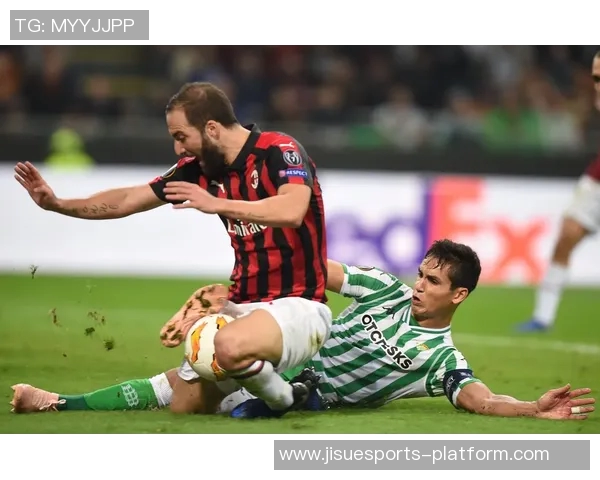 欧联杯惊心动魄AC米兰逆转拜仁4-3全场沸腾转会传闻再起