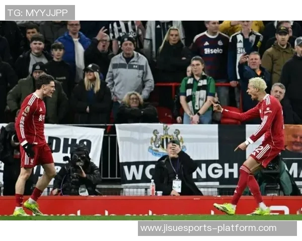 英超激战：拜仁与本菲卡战平绝杀瞬间引发转会热议与球迷狂欢