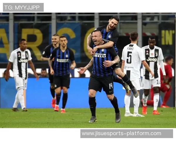 国米与曼联友谊赛战平双方精彩瞬间引发全场热烈反响 国米与曼联友谊赛战平双方精彩瞬间引发全场热烈反响