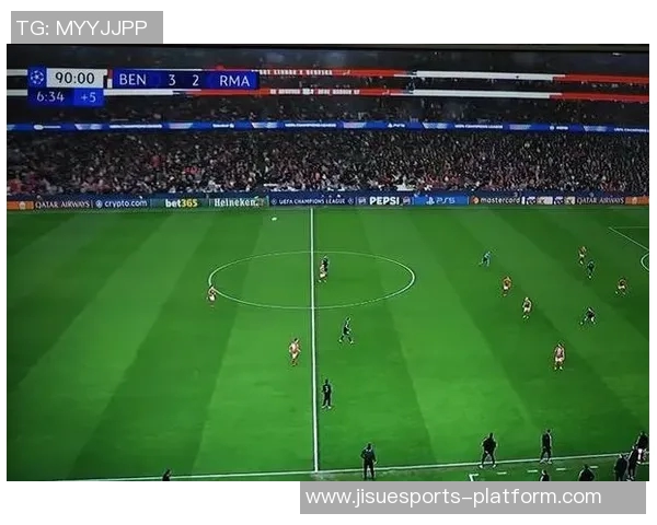 英超激战：里昂逆转皇马神扑时刻引爆全场激情回顾