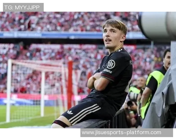 热刺小胜拜仁引发红牌争议全场沸腾世界杯赛场瞬间成焦点