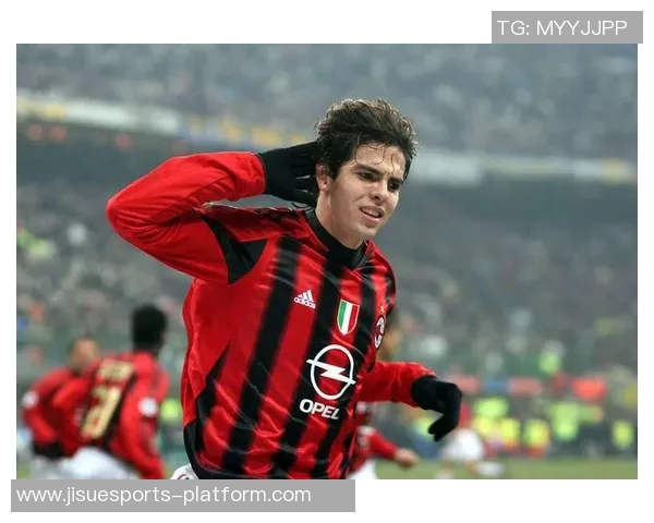 友谊赛AC米兰大胜曼联乌龙球引发转会传闻热潮