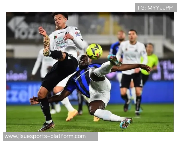 巴黎圣日耳曼小胜国米点球大战精彩瞬间引发全场热烈反响